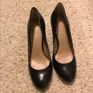 Saks fifth ave leather pumps. Size 7